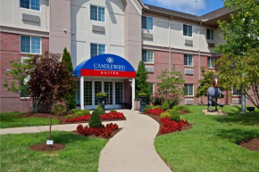 Отель Candlewood Suites Louisville Airport, an IHG Hotel  Луисвилл